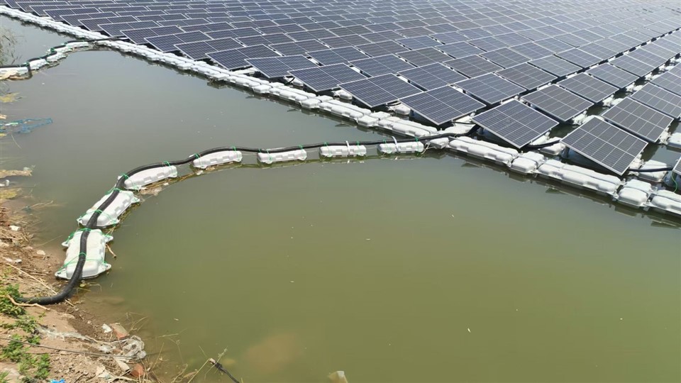 floating solar plant_